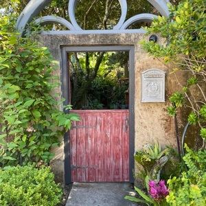 Meet your Posher, Jean